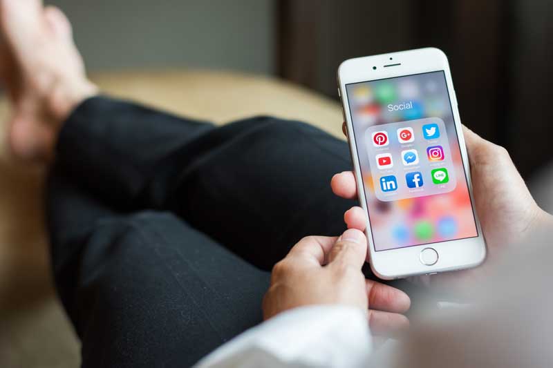 dentist searching for social media marketing